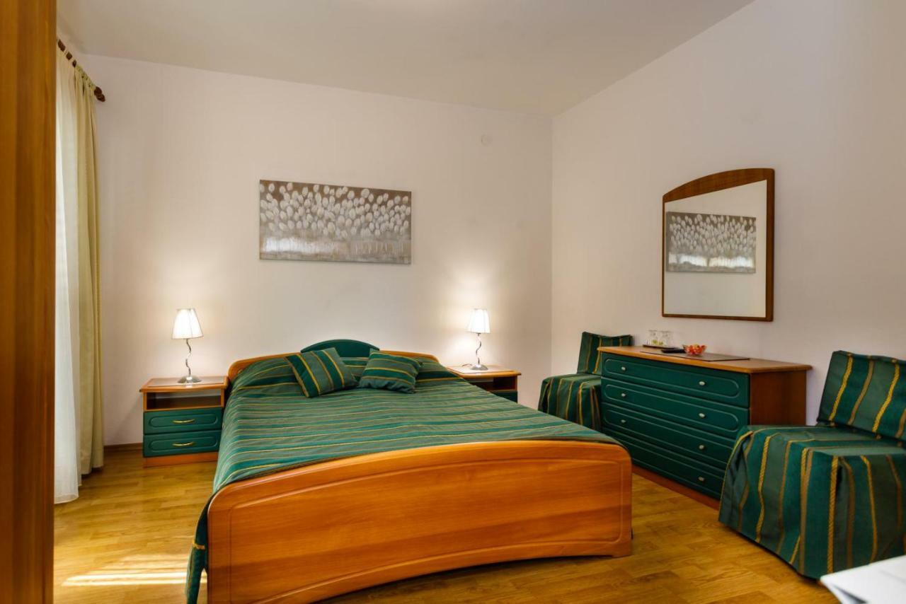 Rooms Mimi Krk Town Exterior foto