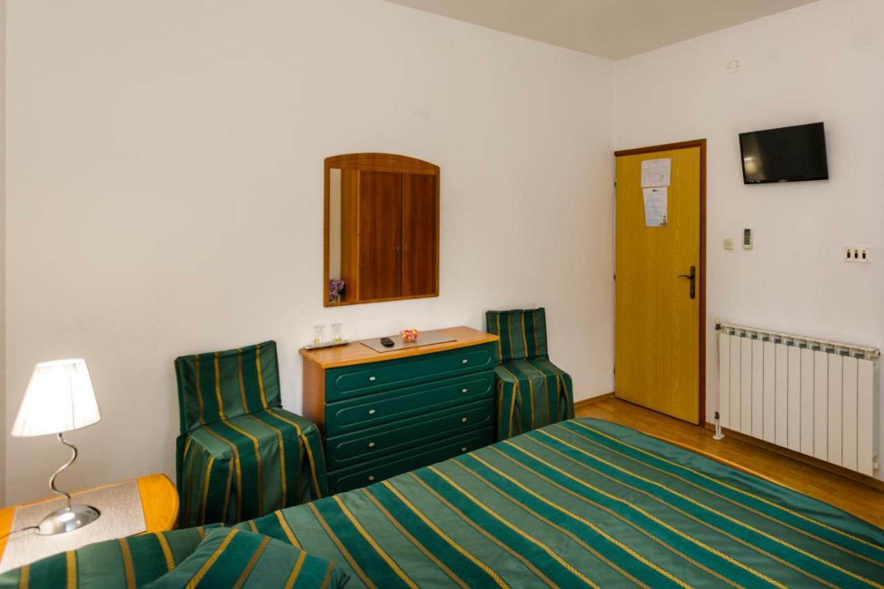 Rooms Mimi Krk Town Exterior foto