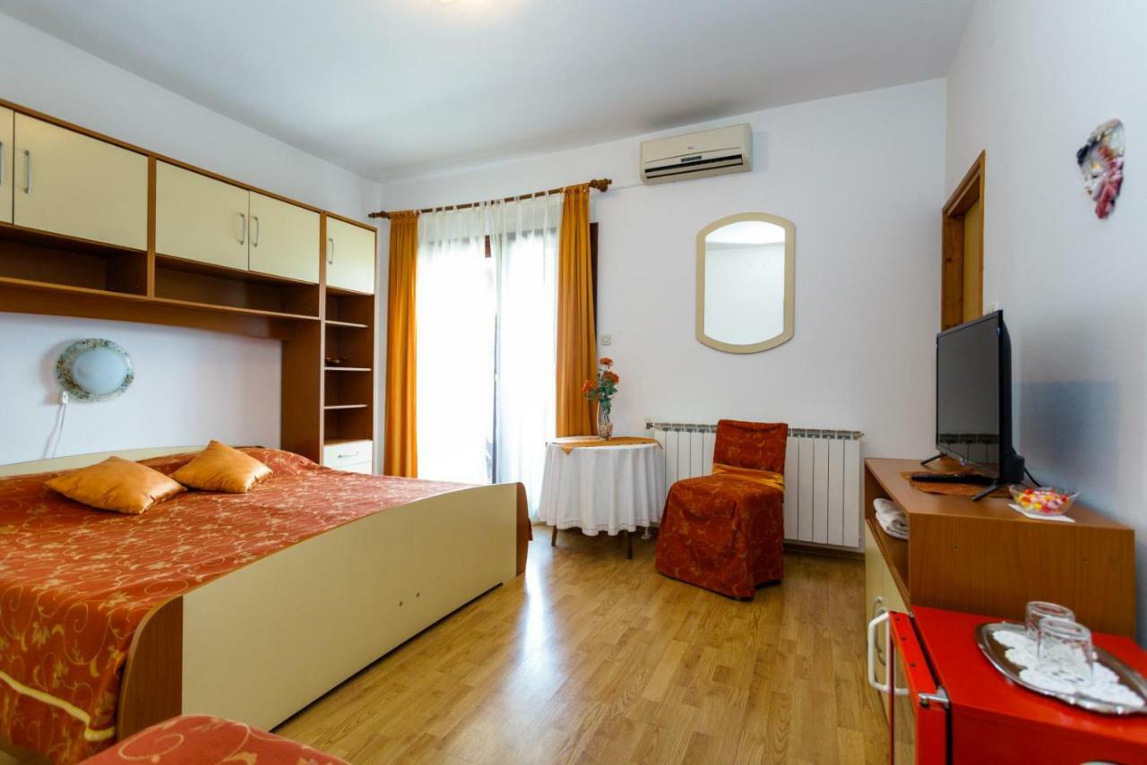 Rooms Mimi Krk Town Exterior foto